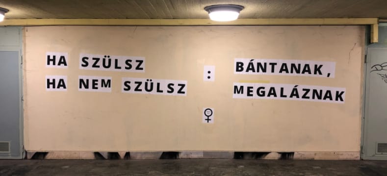 A nők teste nem árucikk, aki szeret, az nem öl meg – nőnap alkalmából kiplakátolta a fővárost a Patent