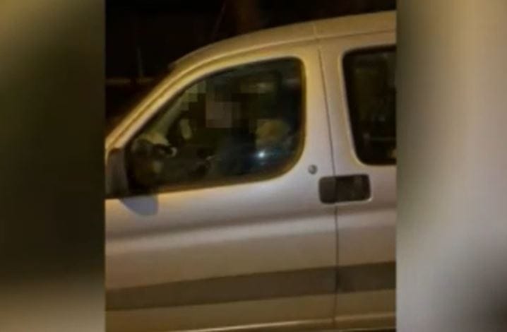 Anyja ölében ülve vezetett egy gyerek a Ferihegyi úton – videó