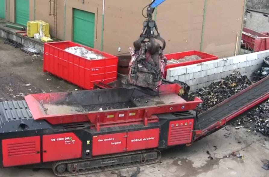 Előbb-utóbb minden autó itt végzi... – videó