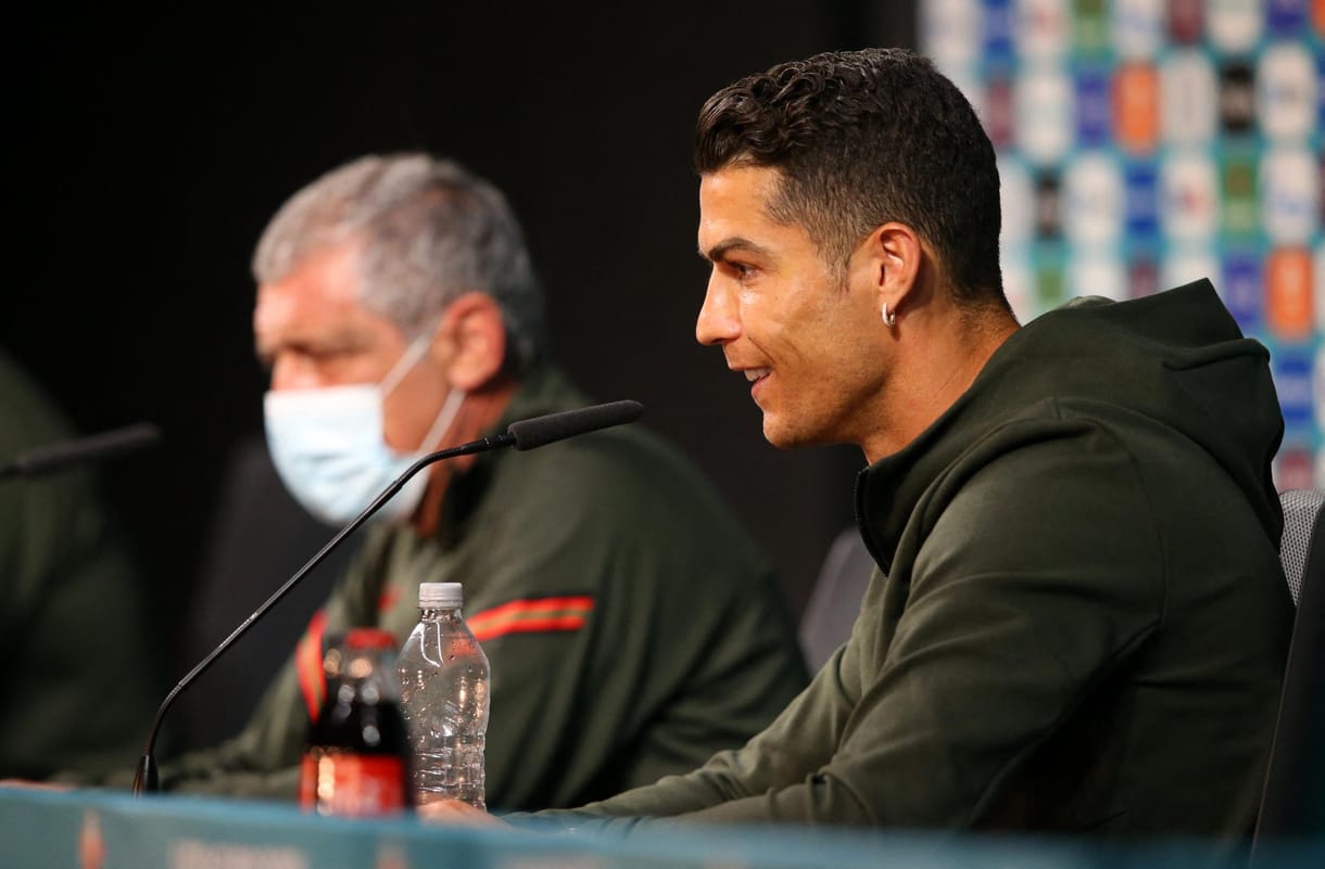 A Manchester United bejelentette Cristiano Ronaldo leigazolását