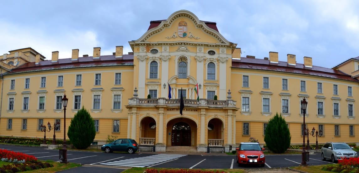 Elbocsátja dolgozói közel 13 százalékát a Szent István Egyetem