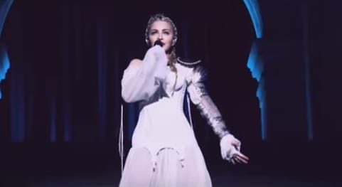 Szülinapi meglepetés: itt egy új Madonna-dal