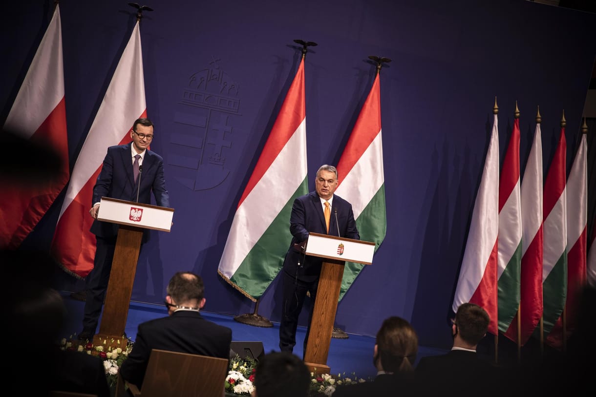 Próbálják megakadályozni a lengyel kormánytagok egymásnak ellentmondó nyilatkozatait a vétóról