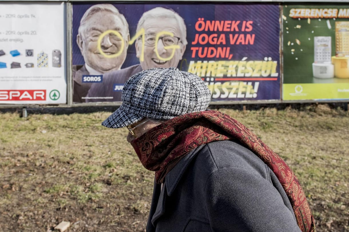 A Nemzeti Választási Bizottság nem vizsgálta a Junckert támadó plakátokat, mert még hivatalosan nincs kampány