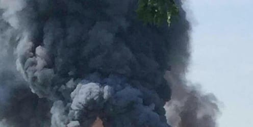 Óriási füstoszlop tört a magasba Düsseldorfban – videó