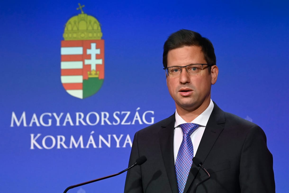 Extraprofitadó: Nem világos a kormány szándéka, Varga és Gulyás is mást mond