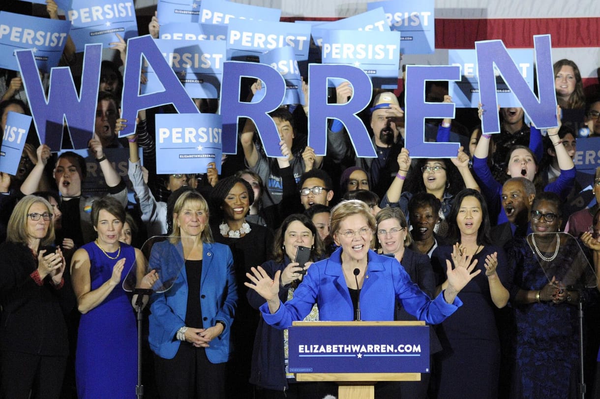 Elizabeth Warren is bedobta a törölközőt