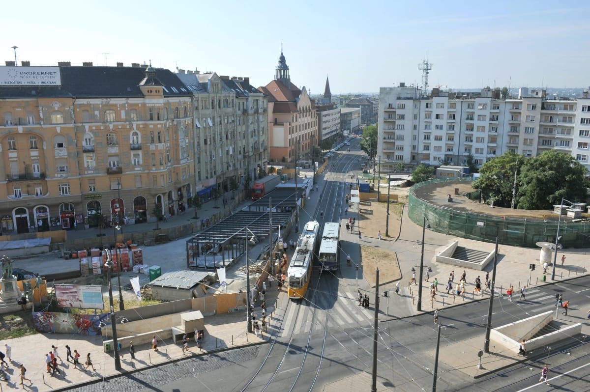 Csak az év végére készül el a Móricz Zsigmond körtér átépítése