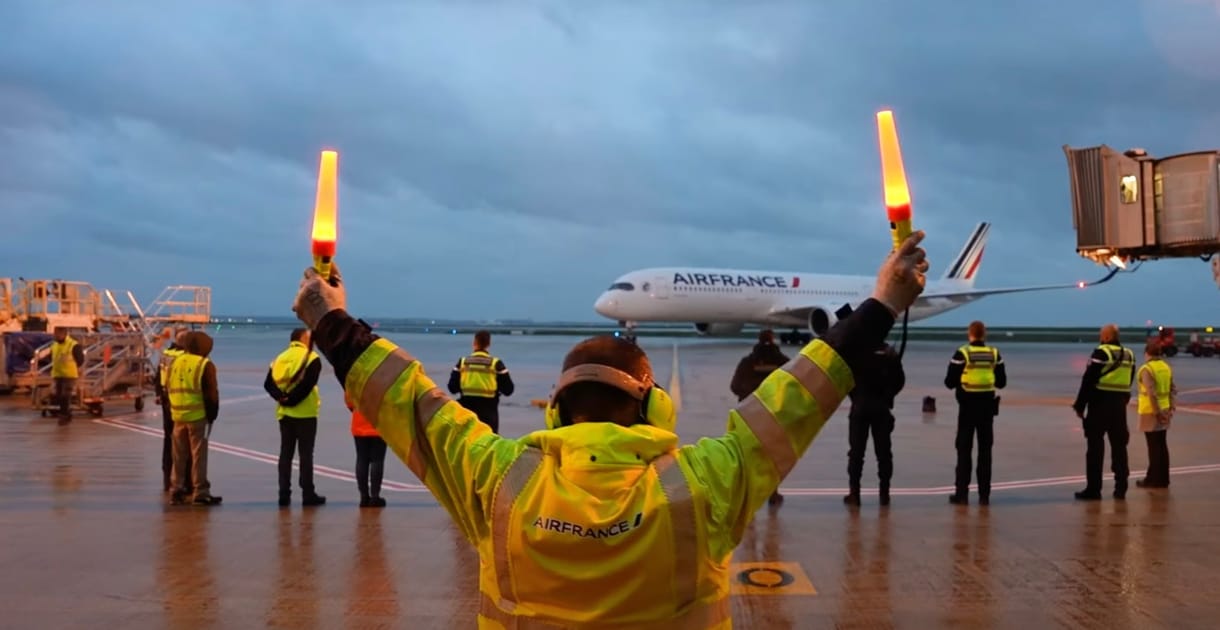 Bedurrantotta az Air France, a vicceket és a gyorsabb munkát is segíteni fogja az MI