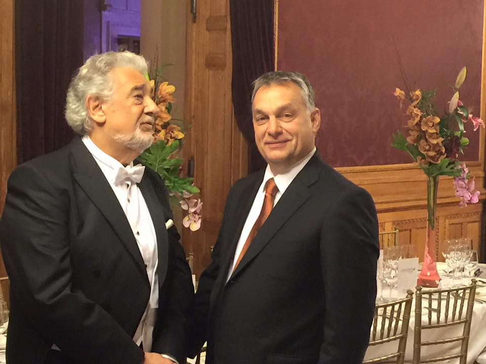 Orbán Viktor is pózolt egyet a Domingóval
