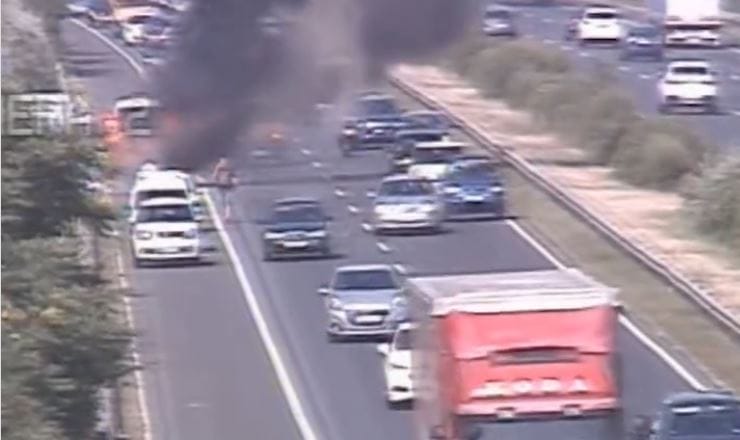 Percek alatt kiégett egy autó az M7-esen - videó