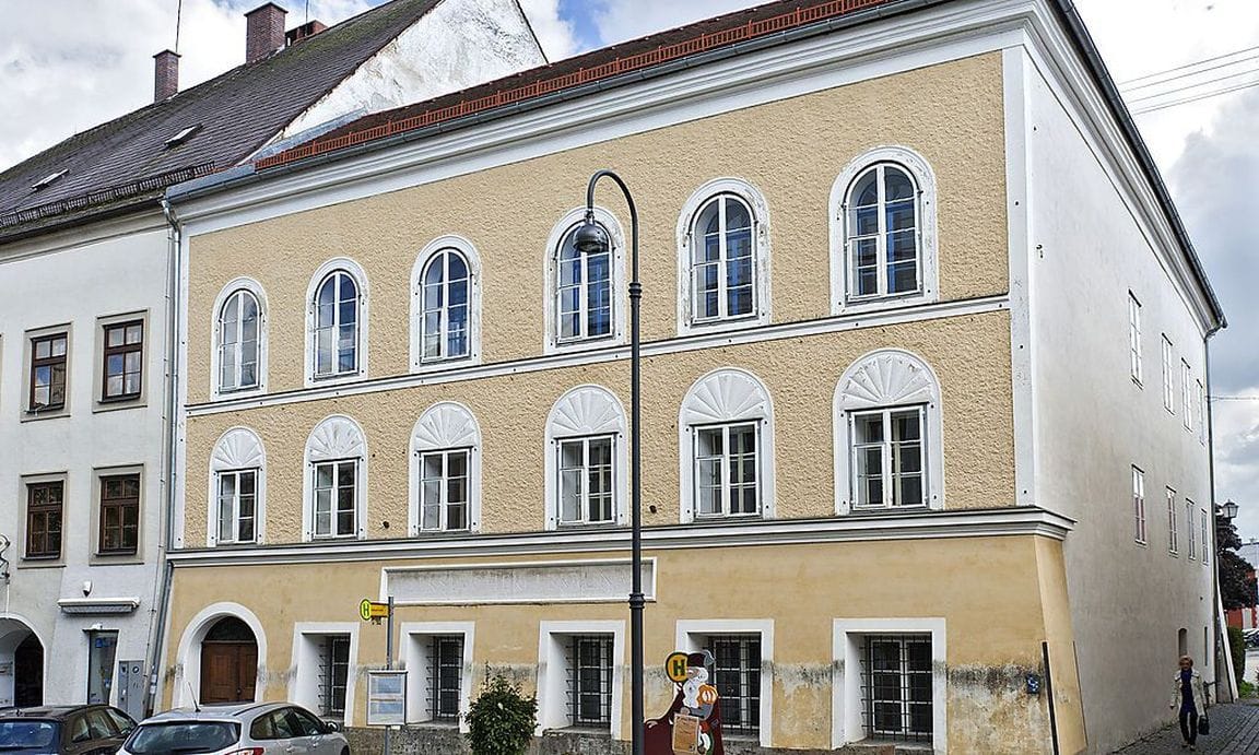 Hitler hasonmása bóklászik a diktátor szülővárosában