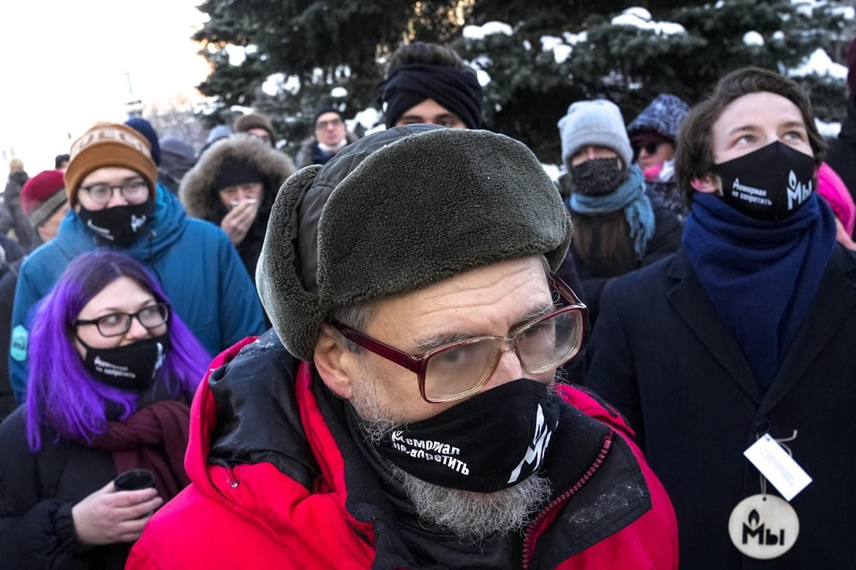 Moszkvát bírálja az EU a Memorial emberjogi szervezet felszámolásáért