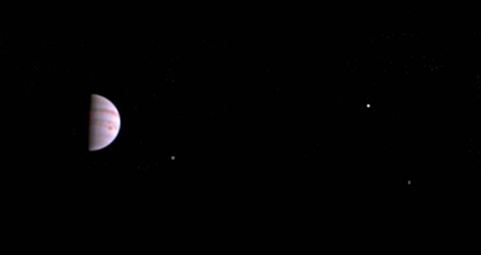 Megjött a Juno első fotója a Jupiterről