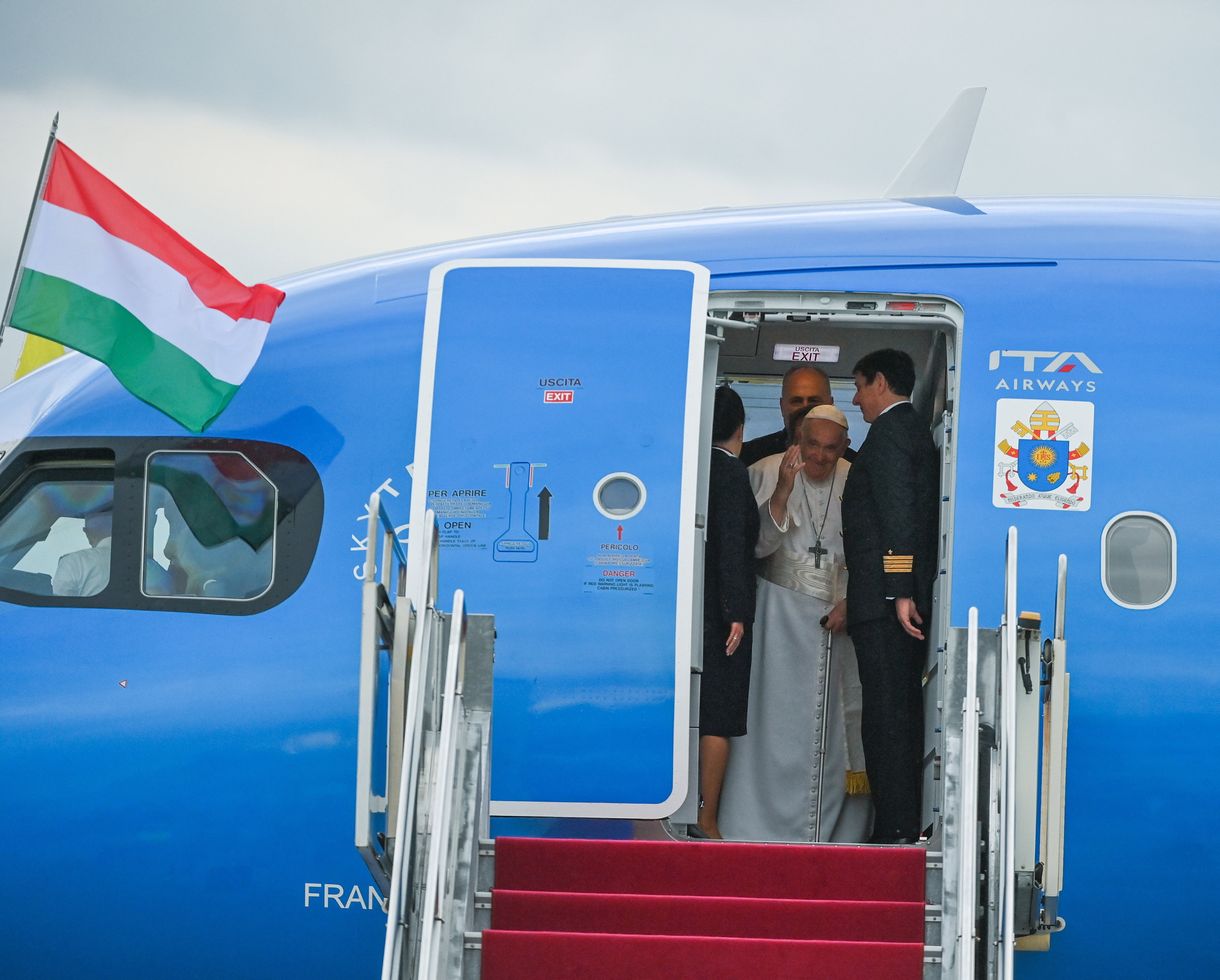 ARD-Híradó: Orbán a maga javára használja ki a pápa látogatását