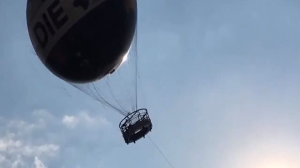 Videó: Elszabadult a turistaléghajó Berlin belvárosában