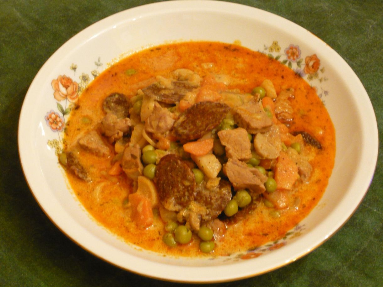 Forró nyomon a pandúrgulyástól a pöcsmácsikig - recept