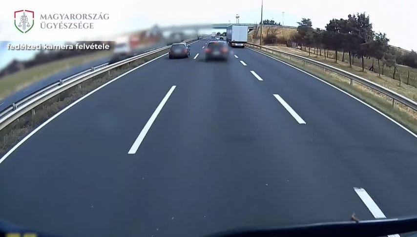 Előzés után ijesztett rá a bosszús sofőr a 82 éves házaspárra – videóval