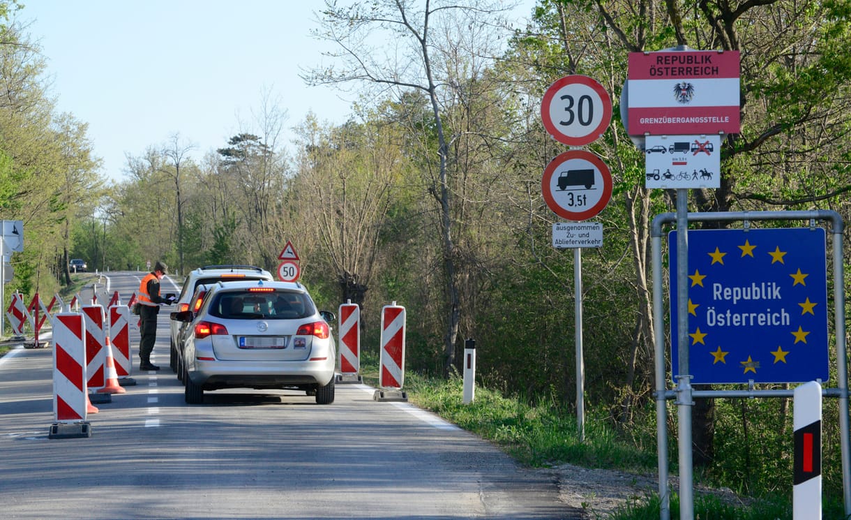 Szijjártó bejelentette: nyílik az osztrák határ