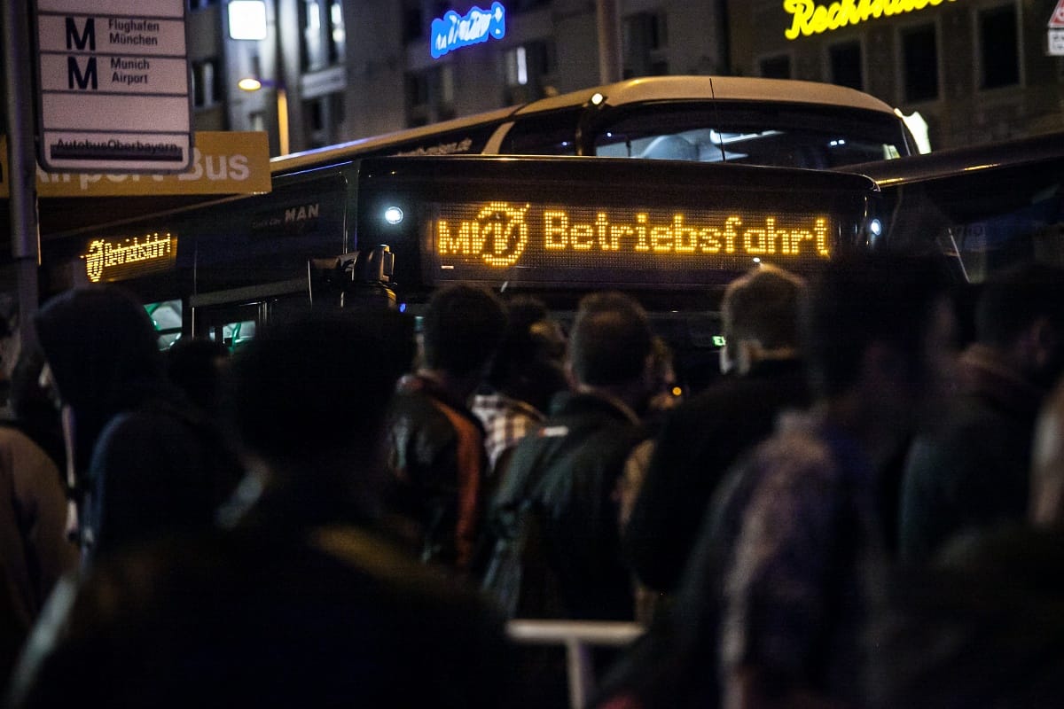 A németek bevezetik a menedékkérő-igazolványt