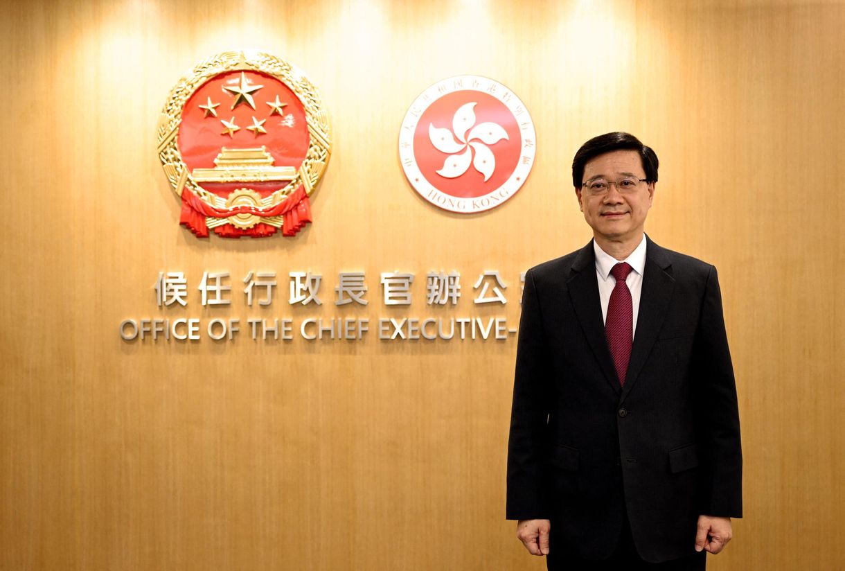 Pekinggel Pikacsuként kedves, Hongkongot szigorúan kézben tartja az új kormányzó