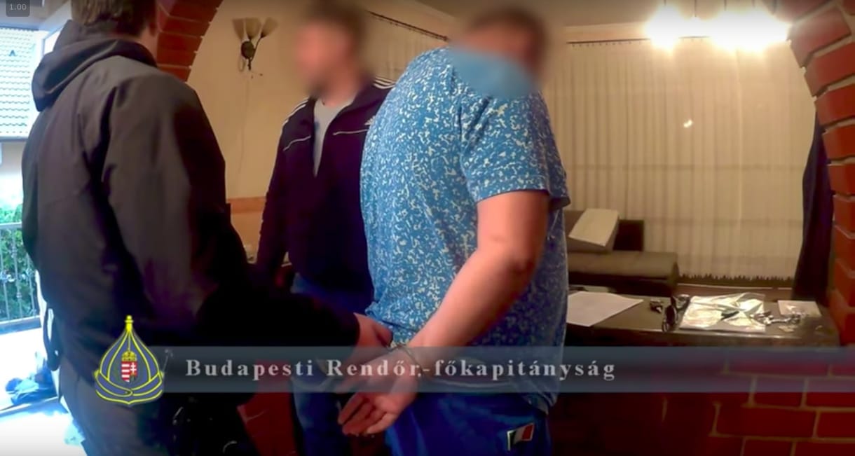 A rendőrök letartóztattak két férfit, akik profin kenik-vágják a KRESZ-t