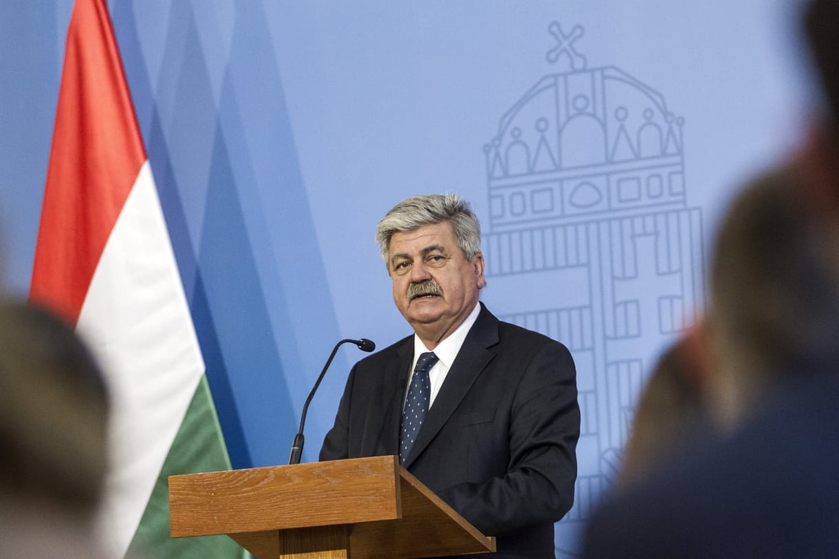A szentesi szocialista alpolgármester a fideszes jelölt mellett kampányol