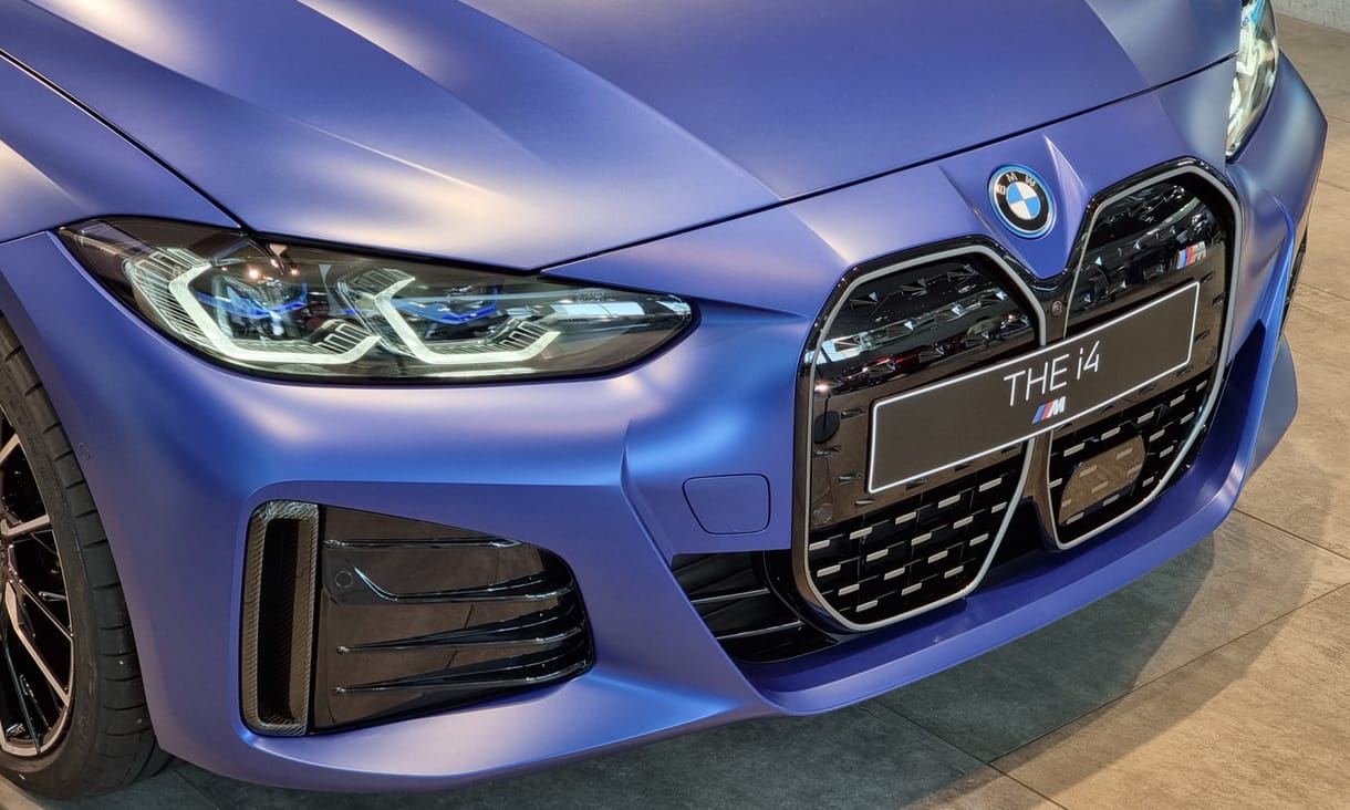 Sportos bajor villanyautó: beültünk az 544 lovas BMW i4 M50-be