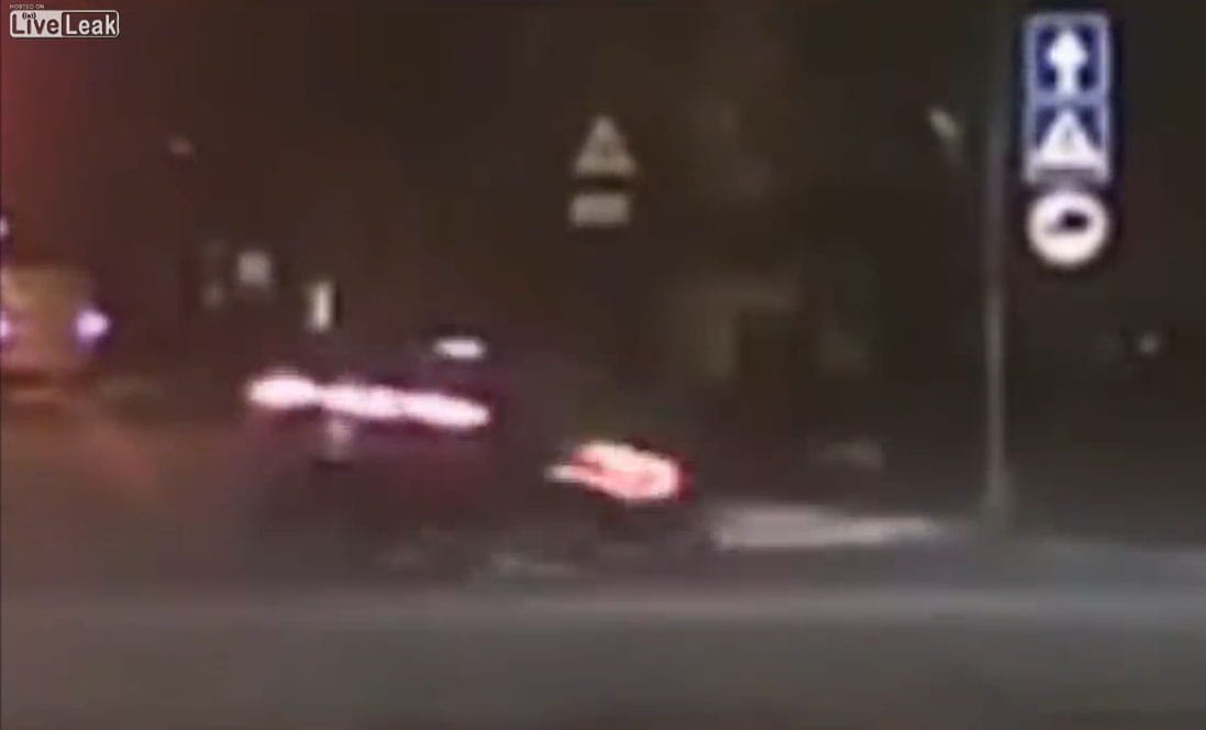 Ilyen, amikor halállal végződik a motoros száguldozás – videó
