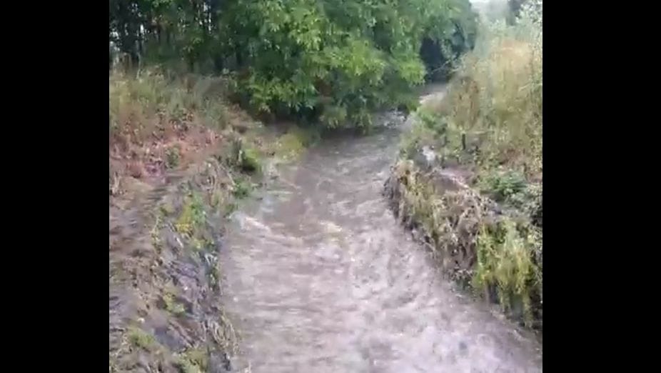 Videó: Ömlött a szennyvíz a Ráckevei Dunába