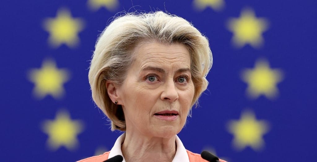 Saját pártcsaládja nyitott tüzet Ursula von der Leyenre azzal, hogy az EP beperli a Bizottságot Magyarország miatt