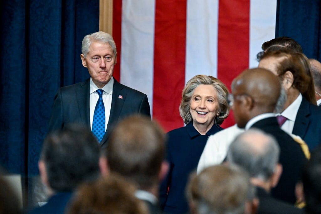 Bill Clinton is küldött születésnapi levelet Epsteinnek