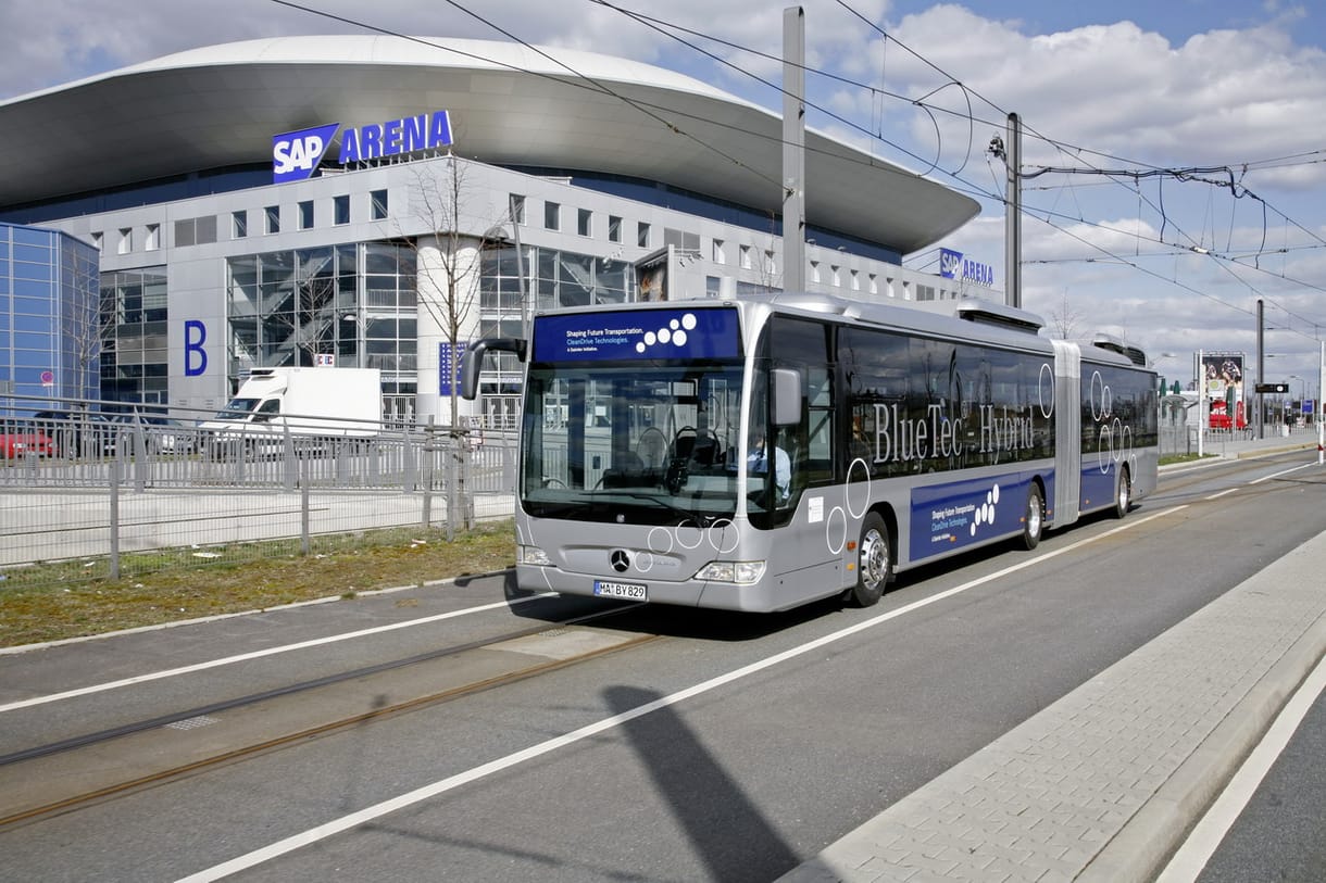Luxus hibrid buszokat venne Kecskemét