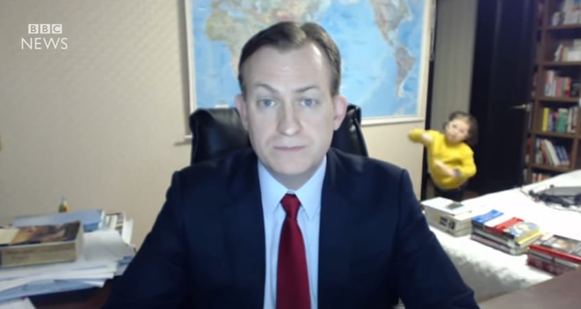 Megszólalt a BBC-szakértő, akinek a gyerekei összehozták a világhíres videót