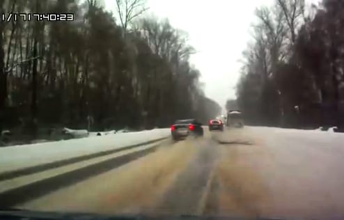 Videó: ennyi kell havas úton, máris irány az árok