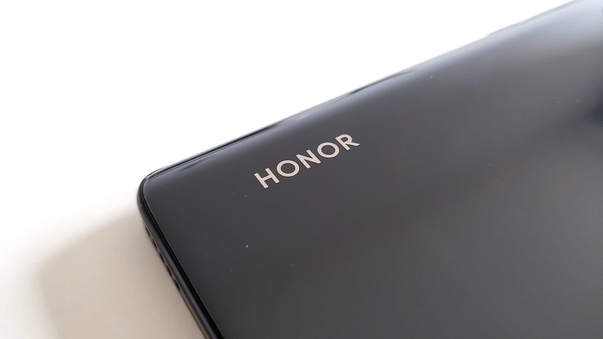 Új telefonnal érkezik Európába a Honor, lenyomhatja a Samsung Galaxy S22 Ultrát