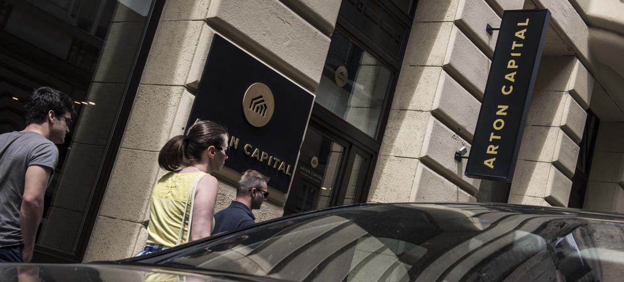 Kiszámolták, mennyi pénzt vett ki az adófizetők zsebéből a letelepedési kötvény