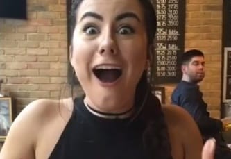Ez az ember egy igazi Instagram-troll, ételfotókat tesz tönkre - videó