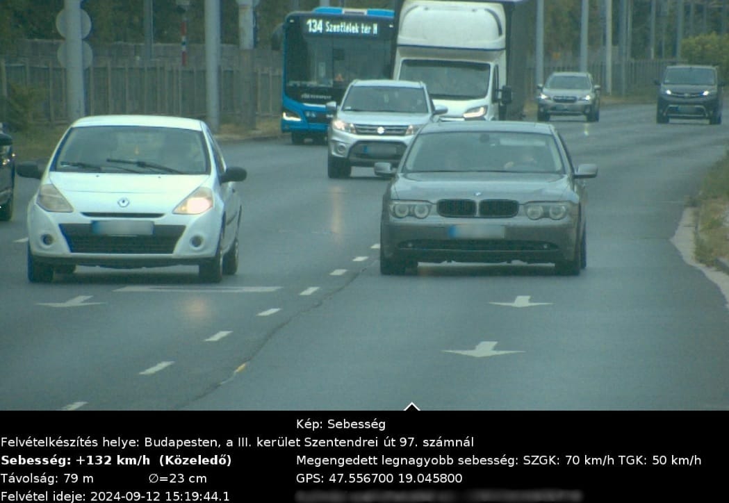 Több mint 400 ezer autót mértek be az új óbudai traffiboxok, sorjáznak a gyorshajtási bírságok
