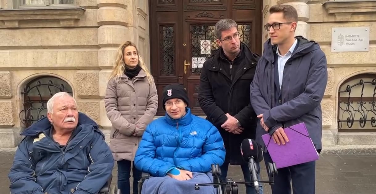 Két kérdésben kezdeményez népszavazást eutanázia-ügyben Karsai Dániel betegtársaival