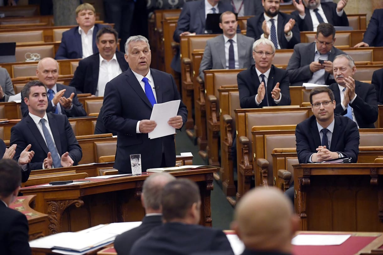 Orbán: Beismerem, túllőttem a célon – videó a parlamentből