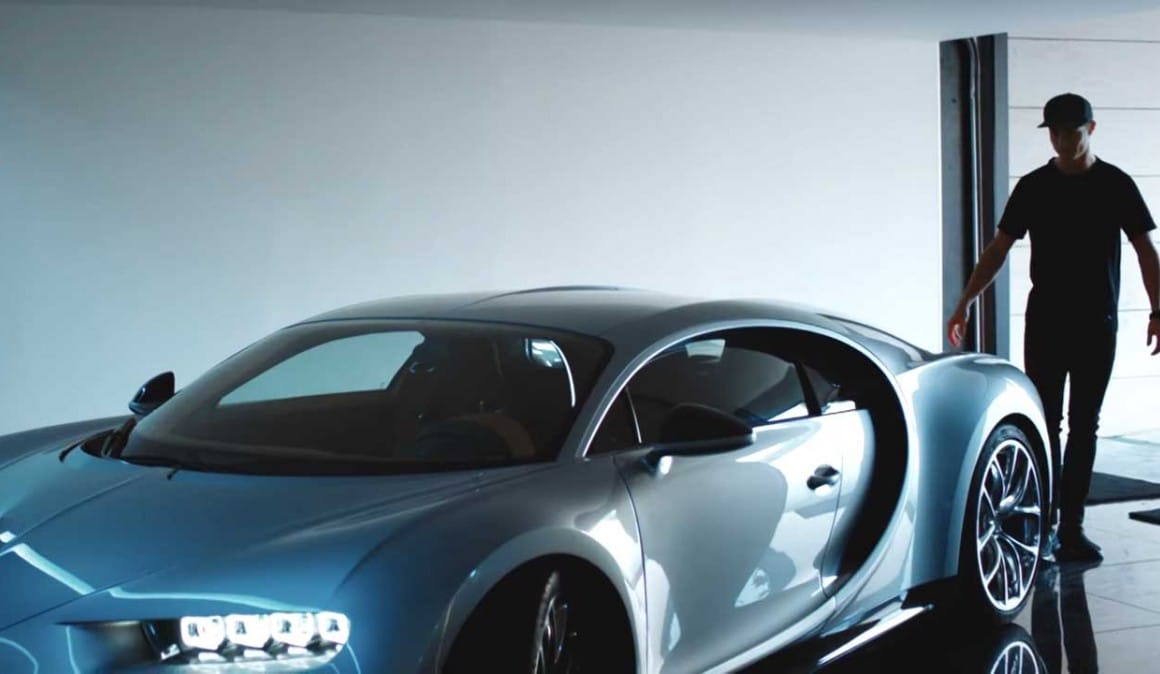 Ez a kocsi Crisitano Ronaldo 1500 lóerős Bugatti Chironja – videó