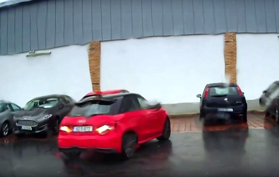 Audistól ilyen szenvedést még nem láttunk parkolásnál – videó