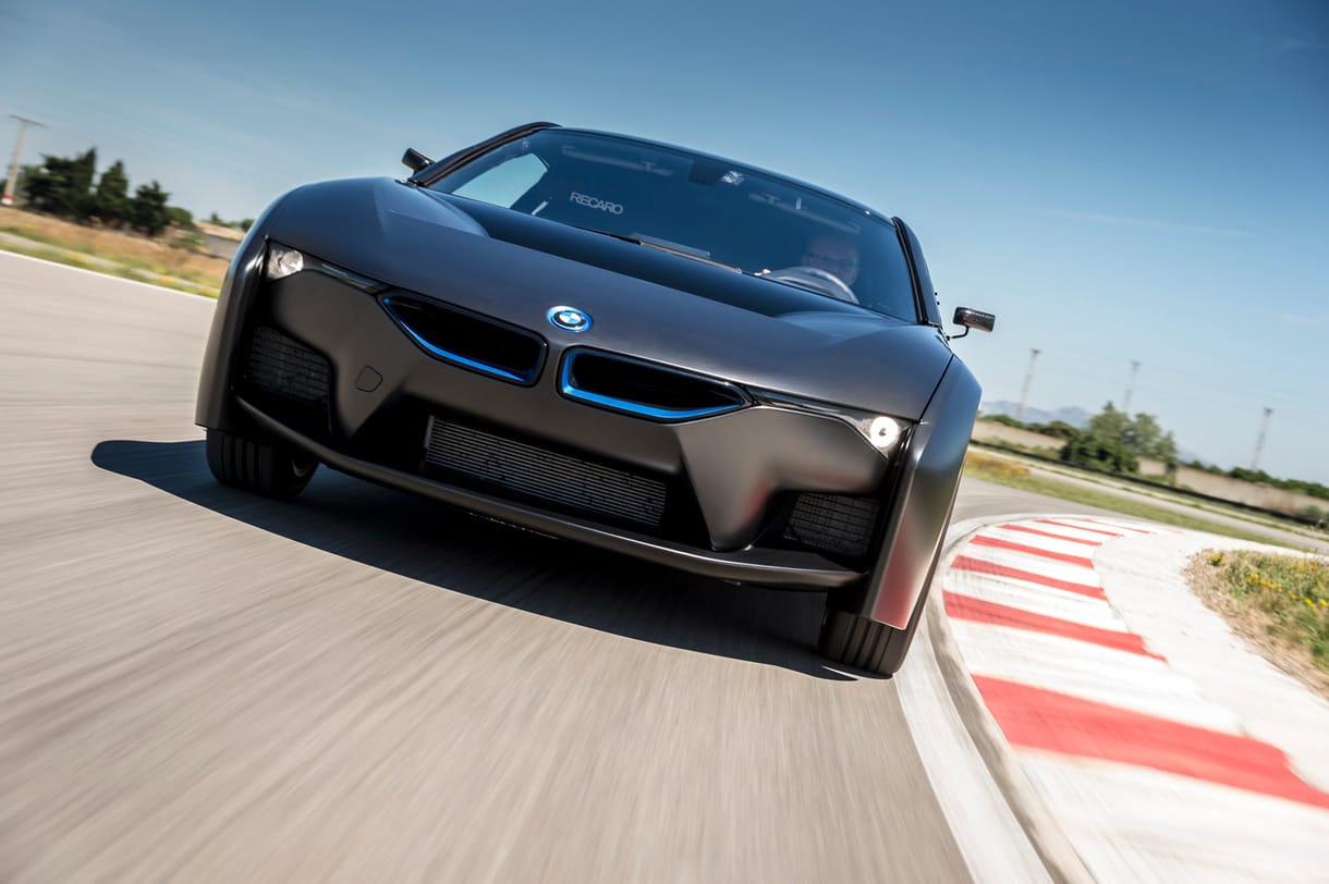 Tovább erősít a sci-fi vonalon a BMW az üzemanyagcellás autóival