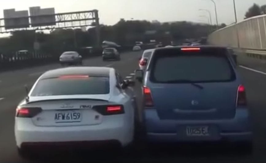 Íme az audis, aki minden sztereotípiára ráerősít – videó