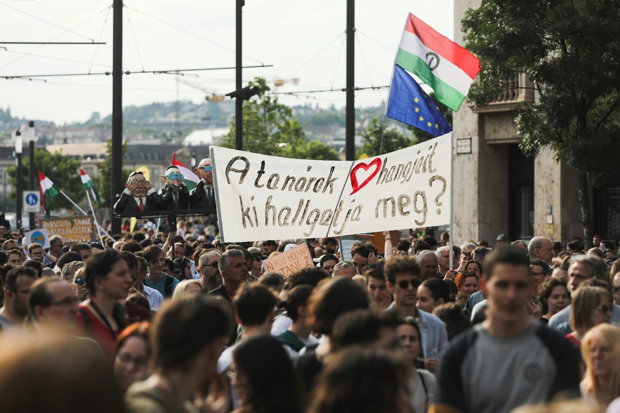 Státusztörvény: Fidesz-magyar szótárt írt a Szülői Hang