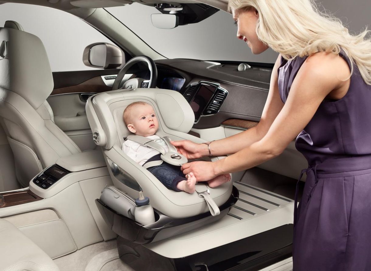 Királyként trónolhat minden baba a Volvo új gyerekülés-prototípusában