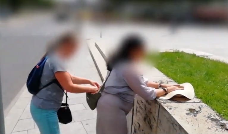 Szalmakalapos zsebtolvajokat fogtak a rendőrök – videó