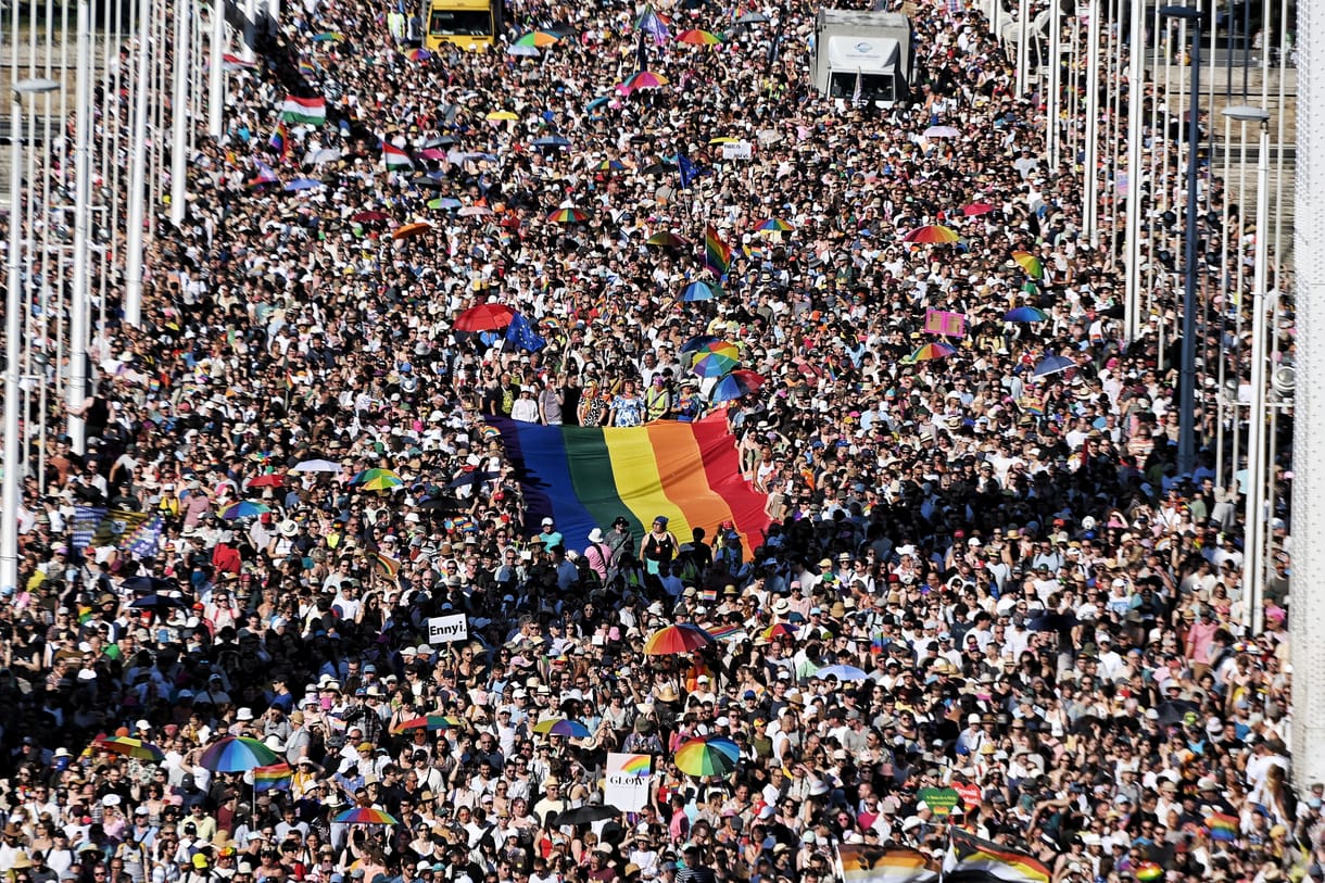 Karácsony Gergely a valaha volt legnagyobb Pride-on: Ezen a napon Budapest Európa fővárosává vált – élő közvetítés a büszkeség napjáról