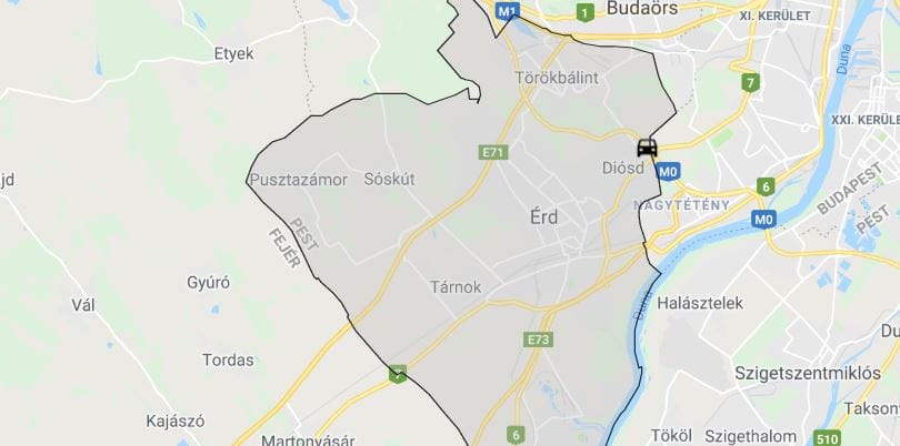 Árokba borult egy kamion az M0-son